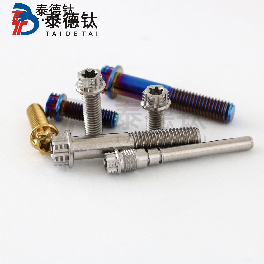 解碼船舶機(jī)械用系列緊固件的重要性！ 發(fā)布時(shí)間：2024-08-20人氣：290 次        緊固件，在船舶機(jī)械中扮演著很重要的角色。這些小小的螺絲、螺母和墊圈可能在我們眼中微不足道，但卻是船舶運(yùn)行的關(guān)鍵，負(fù)責(zé)將各個(gè)部件牢固連接在一起，確保船舶在洶涌的海洋中安全航行。讓我們一起來(lái)解碼船舶機(jī)械用系列緊固件的重要性。         在船舶機(jī)械中，緊固件的作用可謂多方面。首先，它們確保了船舶的結(jié)構(gòu)穩(wěn)固性。能想象一下，如果沒(méi)有緊固件來(lái)固定船體各部件，船舶將是多么脆弱和危險(xiǎn)。就像我們的身體需要骨骼支撐一樣，船舶也需要緊固件來(lái)支撐其整體結(jié)構(gòu)。         其次，緊固件還承擔(dān)著分布載荷的重要作用。在海上航行中，船舶常常會(huì)受到來(lái)自海浪、風(fēng)力等外部力量的影響，如果沒(méi)有合適的緊固件來(lái)均勻分布這些力量，船體各部件可能會(huì)受到不均勻的應(yīng)力，從而導(dǎo)致?lián)p壞或失效。因此，選擇適合的緊固件對(duì)船舶的安全運(yùn)行很重要。         此外，緊固件還可以減少船舶在運(yùn)行過(guò)程中的振動(dòng)和噪音。想象一下，如果船舶在航行中頻繁發(fā)生振動(dòng)，不僅會(huì)影響船員的舒適度，還可能導(dǎo)致船體疲勞和損壞。通過(guò)使用合適的緊固件，可以有效減少船舶的振動(dòng)和噪音，提升航行的平穩(wěn)性和舒適度。         總的來(lái)說(shuō)，船舶機(jī)械用系列緊固件的重要性不可小覷。它們不僅是船舶結(jié)構(gòu)的支撐和保障，還能分布載荷、減少振動(dòng)和噪音，確保船舶安全、穩(wěn)定地航行在廣闊的海洋中。